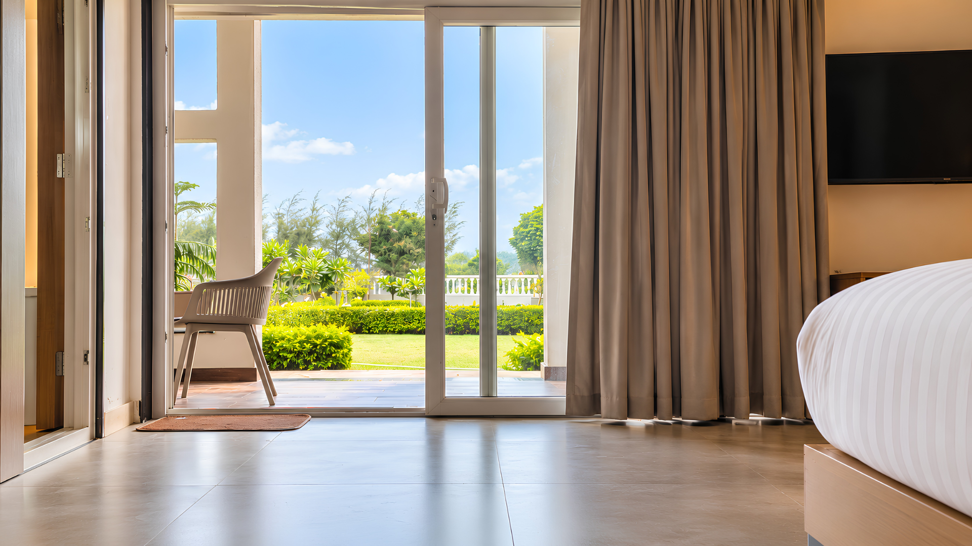 Suite opening onto the gardens